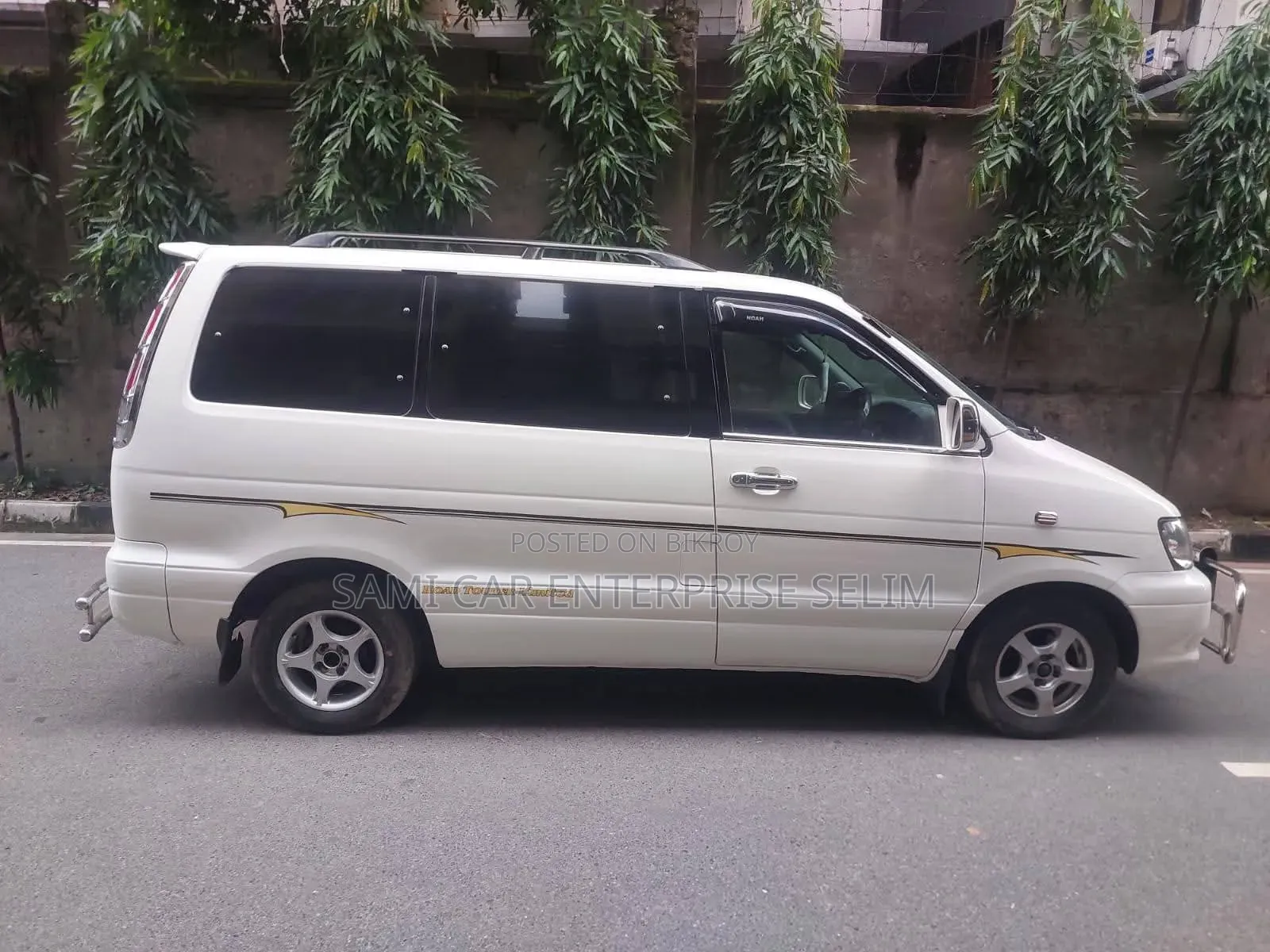 টয়োটা টাউনএস ২০০১ সাদা