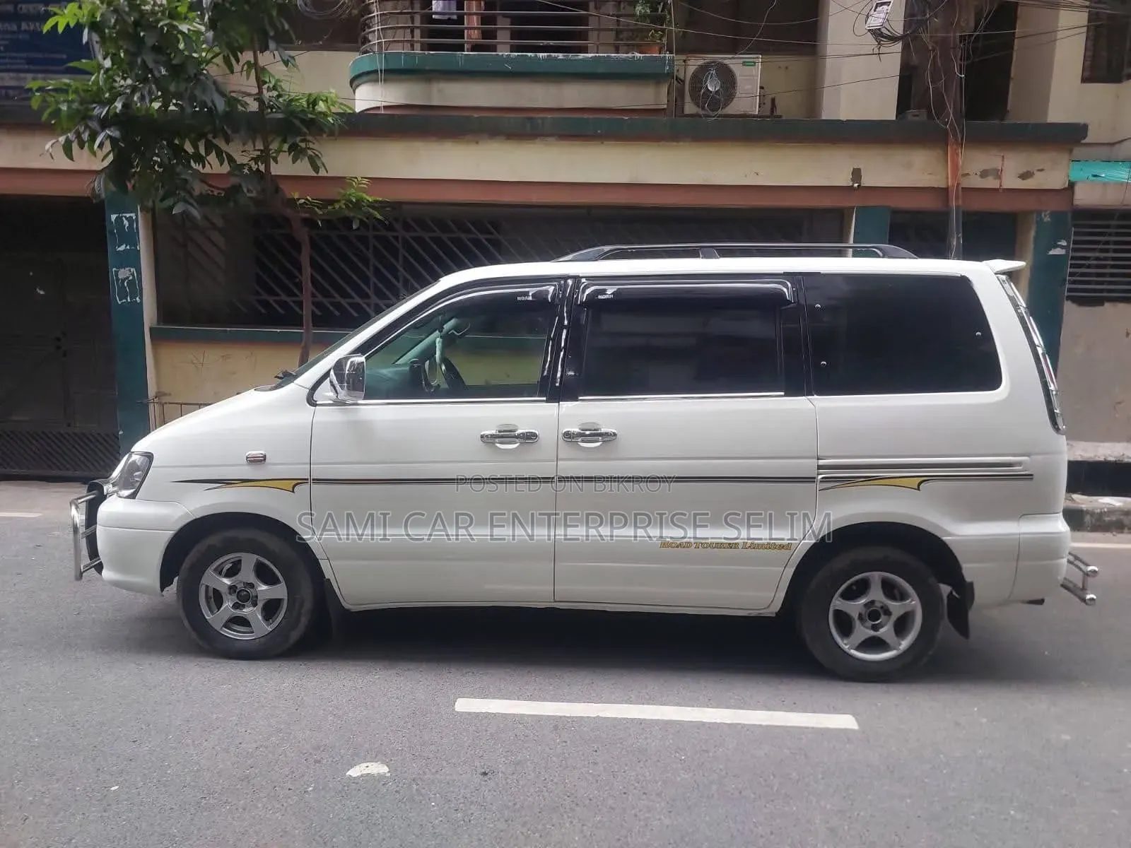 টয়োটা টাউনএস ২০০১ সাদা