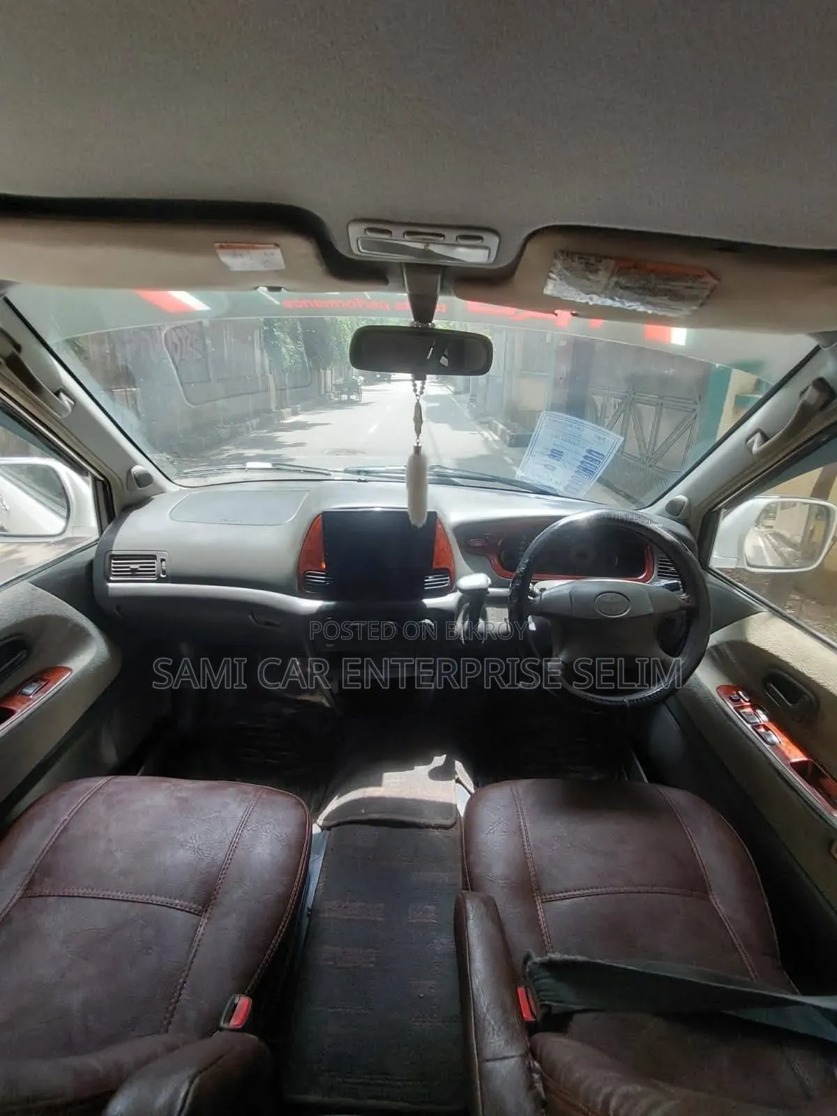 টয়োটা টাউনএস ২০০১ সাদা