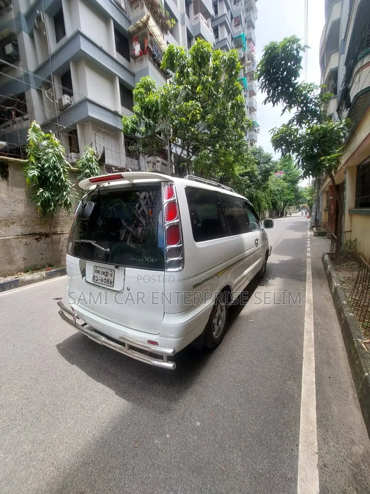 টয়োটা টাউনএস ২০০১ সাদা