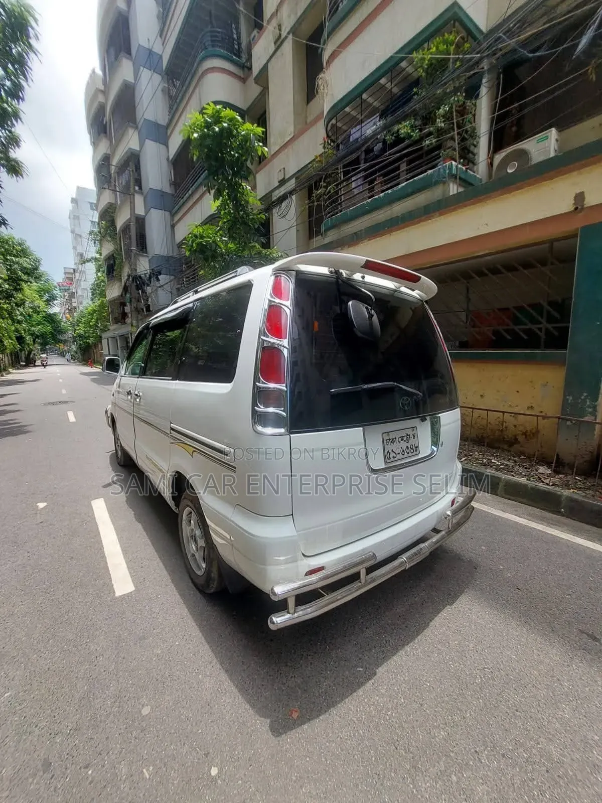 টয়োটা টাউনএস ২০০১ সাদা