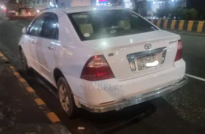 টয়োটা করোল্লা ২০০৬ সাদা