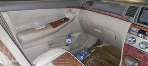 টয়োটা করোল্লা ২০০৬ সাদা