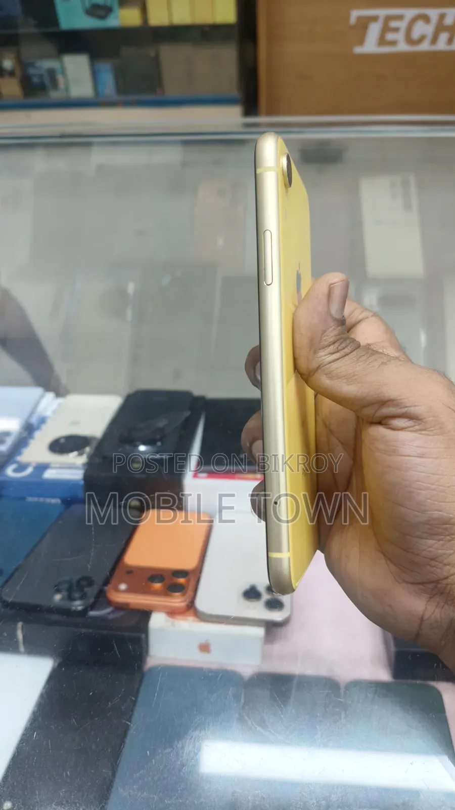 অ্যাপল আইফোন এক্সআর ৬৪ জিবি ইয়েলো