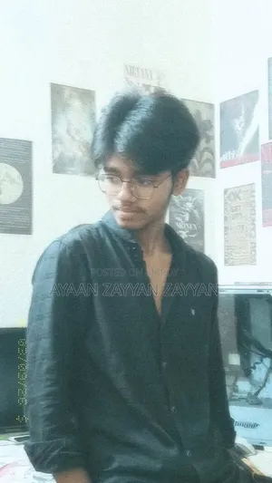 ছাত্র। এখনও পড়াশোনা করছি।