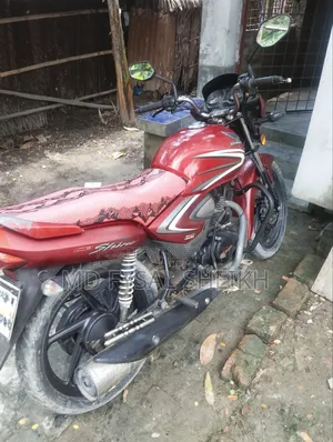 Honda CB 2016 Red