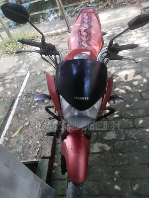 Honda CB 2016 Red