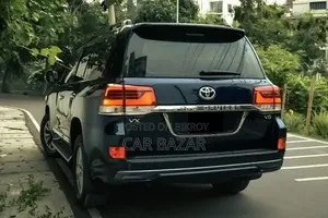 Toyota Land Cruiser 4.5 V8 VXR 2017 Blue