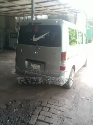 Toyota Noah 2010 Silver