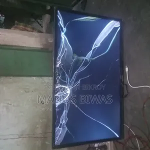 আঘাত লেগে ডিসপ্লে ভেঙে গেছে এই অবস্থায় বিক্রি হইবে