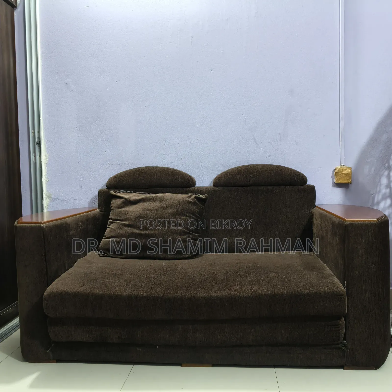 ব্যবহৃত সোফা কাম বেড।