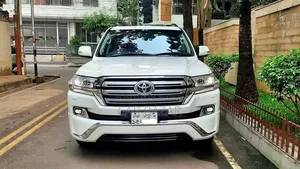টয়োটা ল্যান্ড ক্রুয়েজার ৪.৫ ভি৮ জিএক্সআর ২০১৭ পার্ল