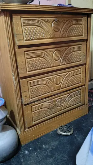ব্যবহৃত আসবাবপত্র