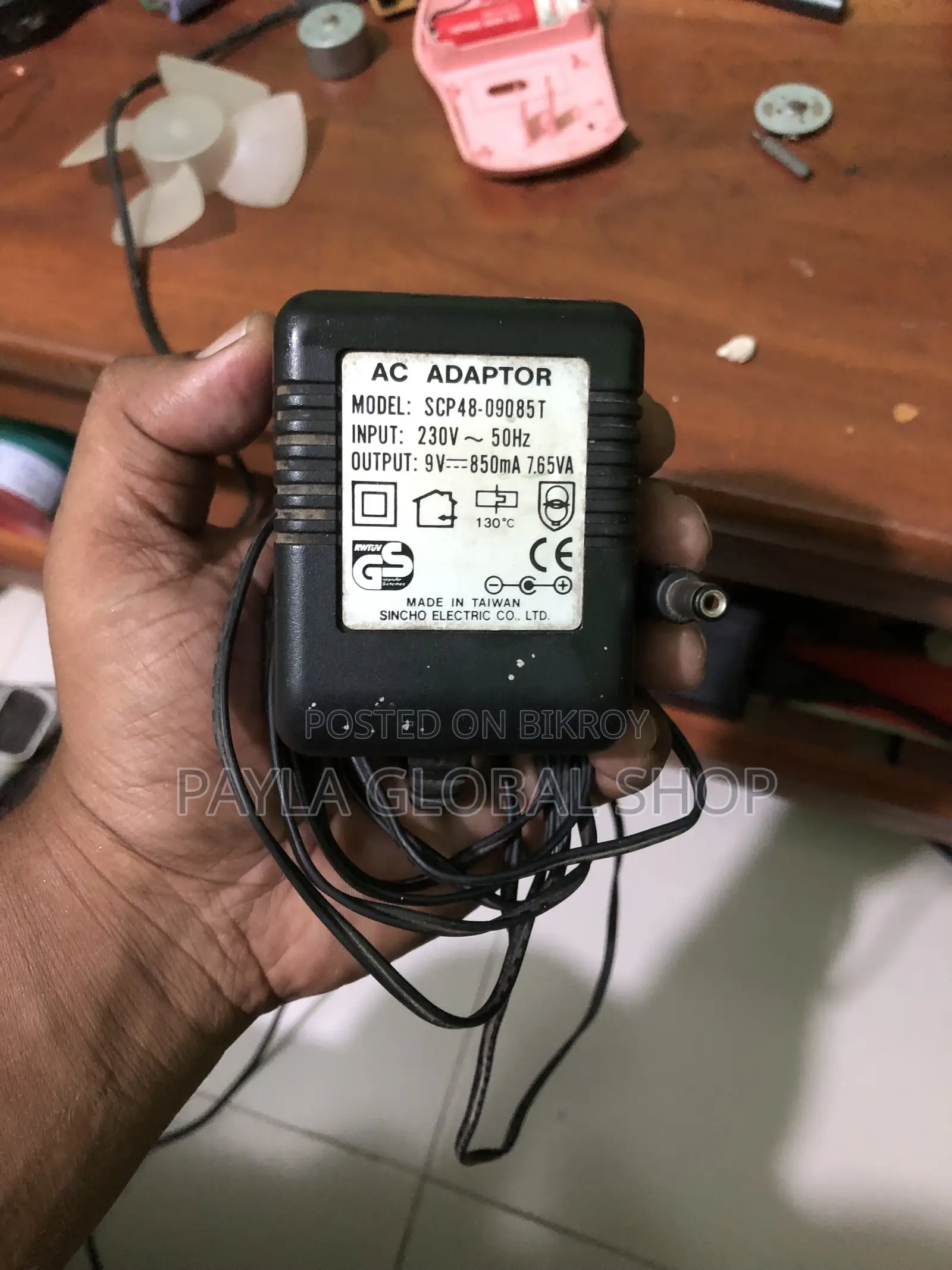 AC to DC Adaptor 9v