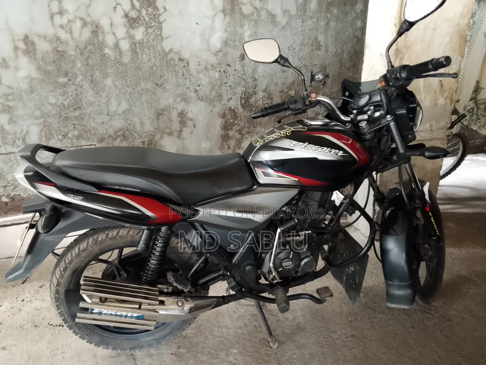 বাজাজ ডিসকভার ১২৫ ২০১৯ ব্ল্যাক