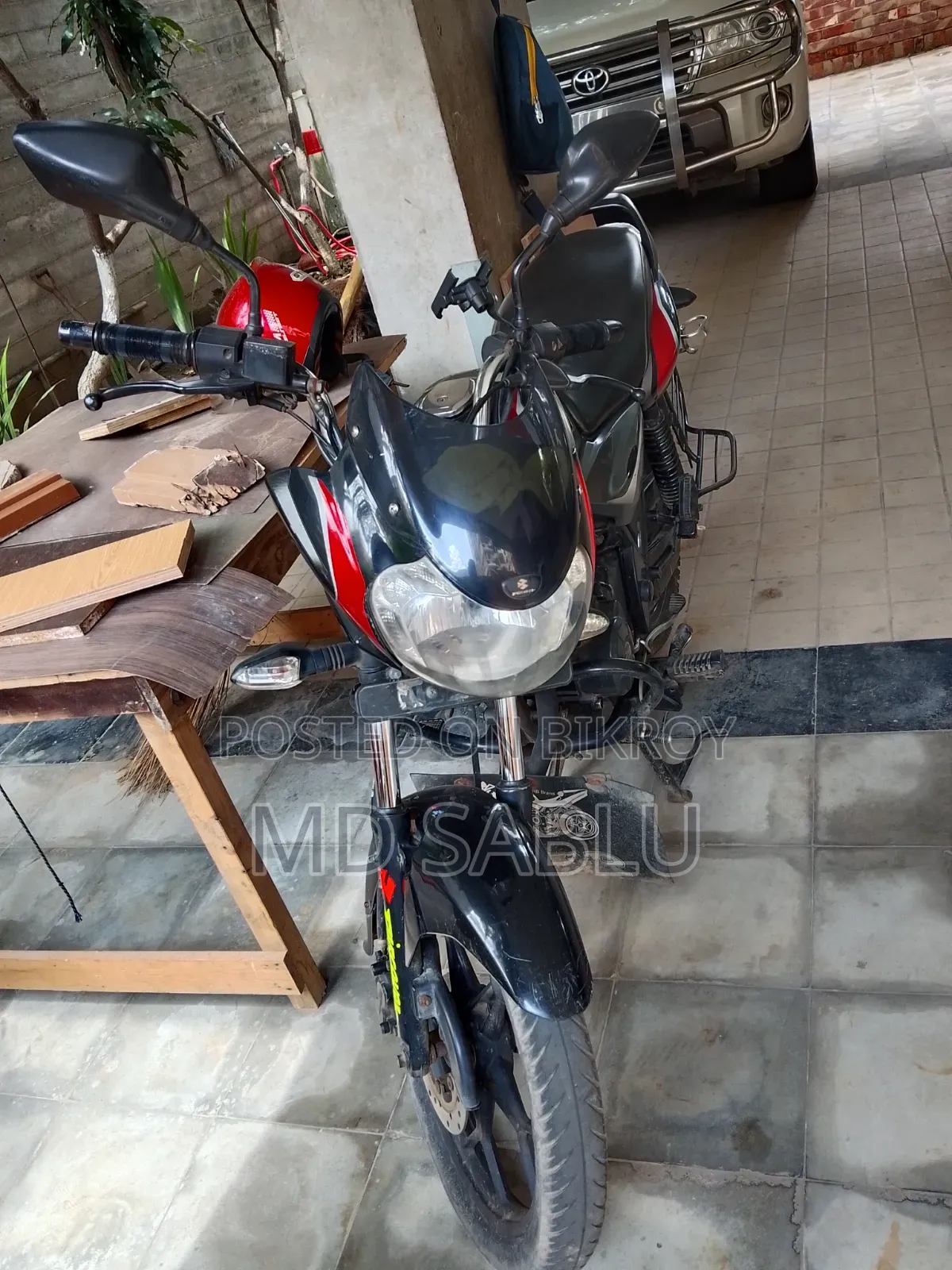 বাজাজ ডিসকভার ১২৫ ২০১৯ ব্ল্যাক
