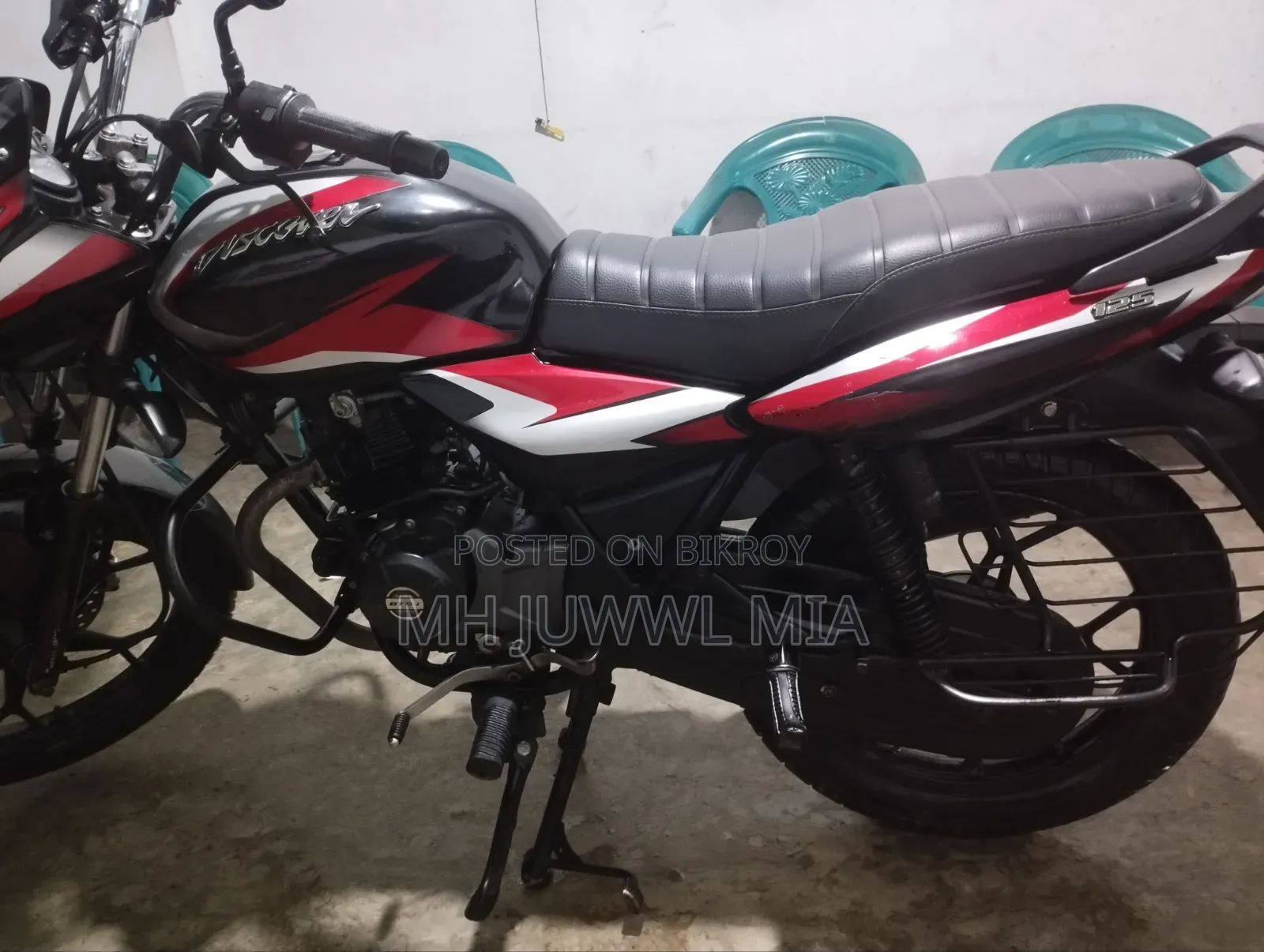 বাজাজ ডিসকভার ১২৫ ২০২১ লাল