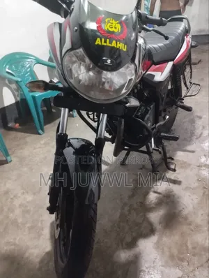 বাজাজ ডিসকভার ১২৫ ২০২১ লাল