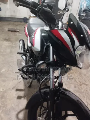বাজাজ ডিসকভার ১২৫ ২০২১ লাল