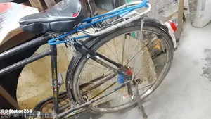 একটি হাতে বানানো সাইকেল বিক্রি হবে