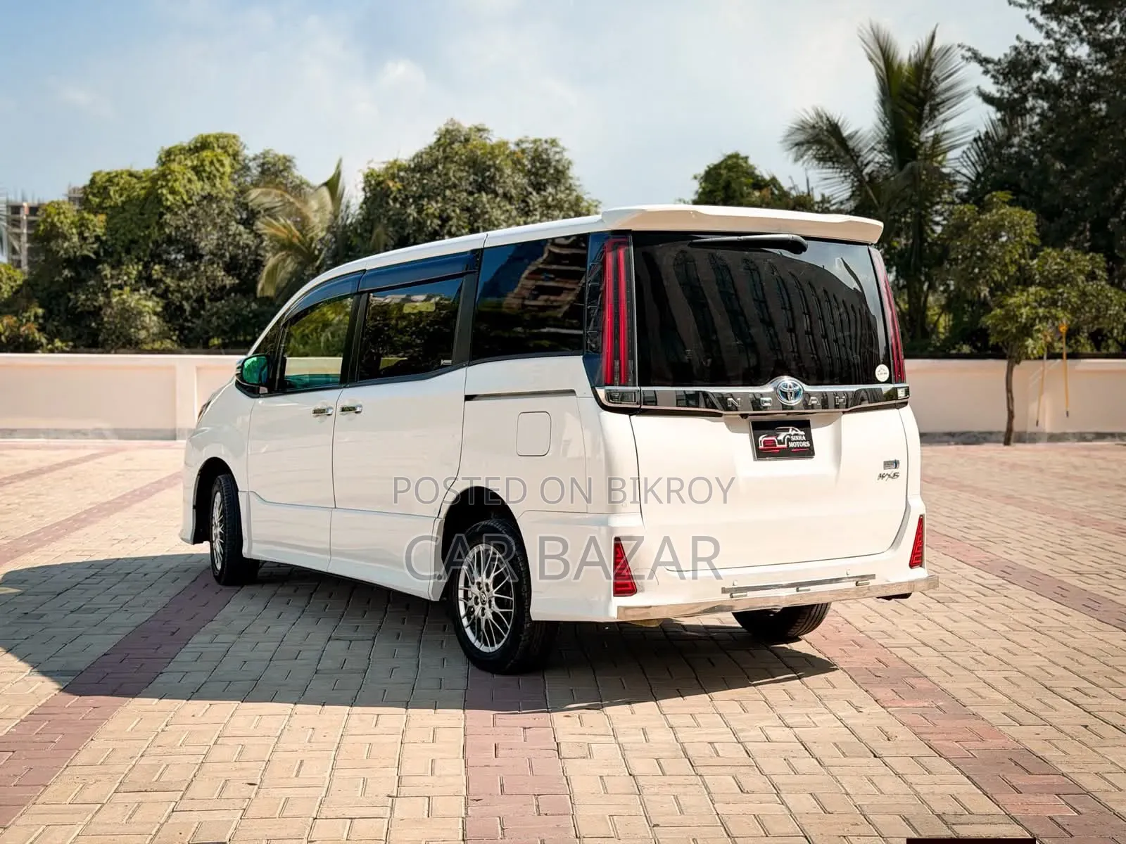 Toyota Noah 1.8 Front Wheel Drive Hybrid (7 Seater) 2021 Pearl