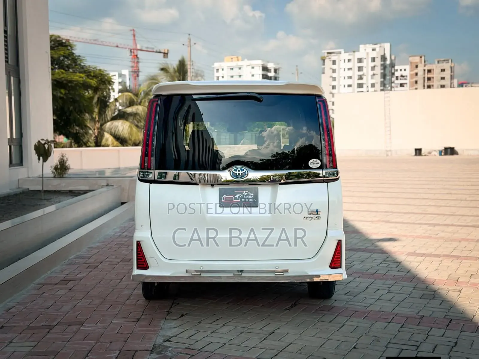 Toyota Noah 1.8 Front Wheel Drive Hybrid (7 Seater) 2021 Pearl