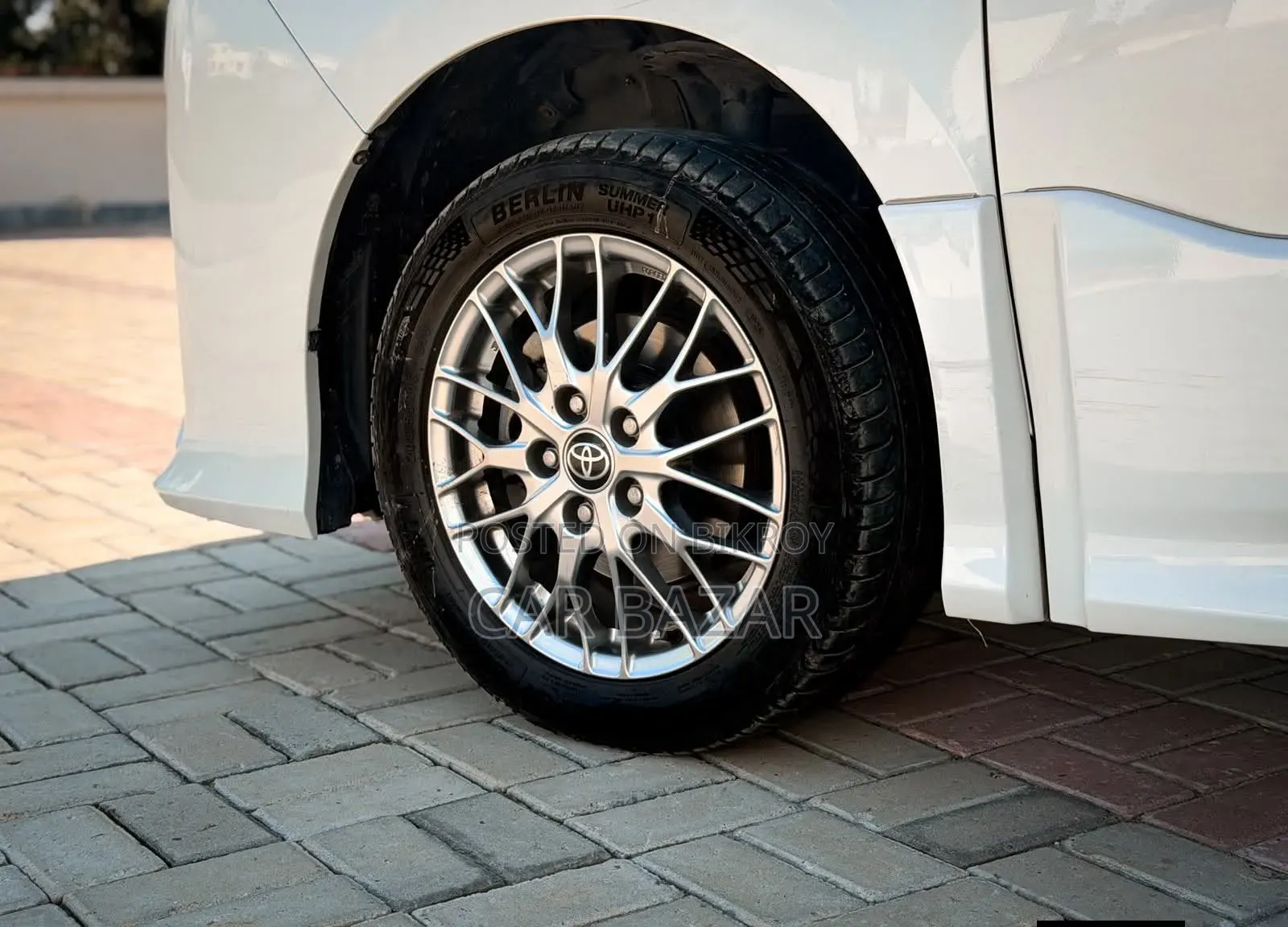 Toyota Noah 1.8 Front Wheel Drive Hybrid (7 Seater) 2021 Pearl