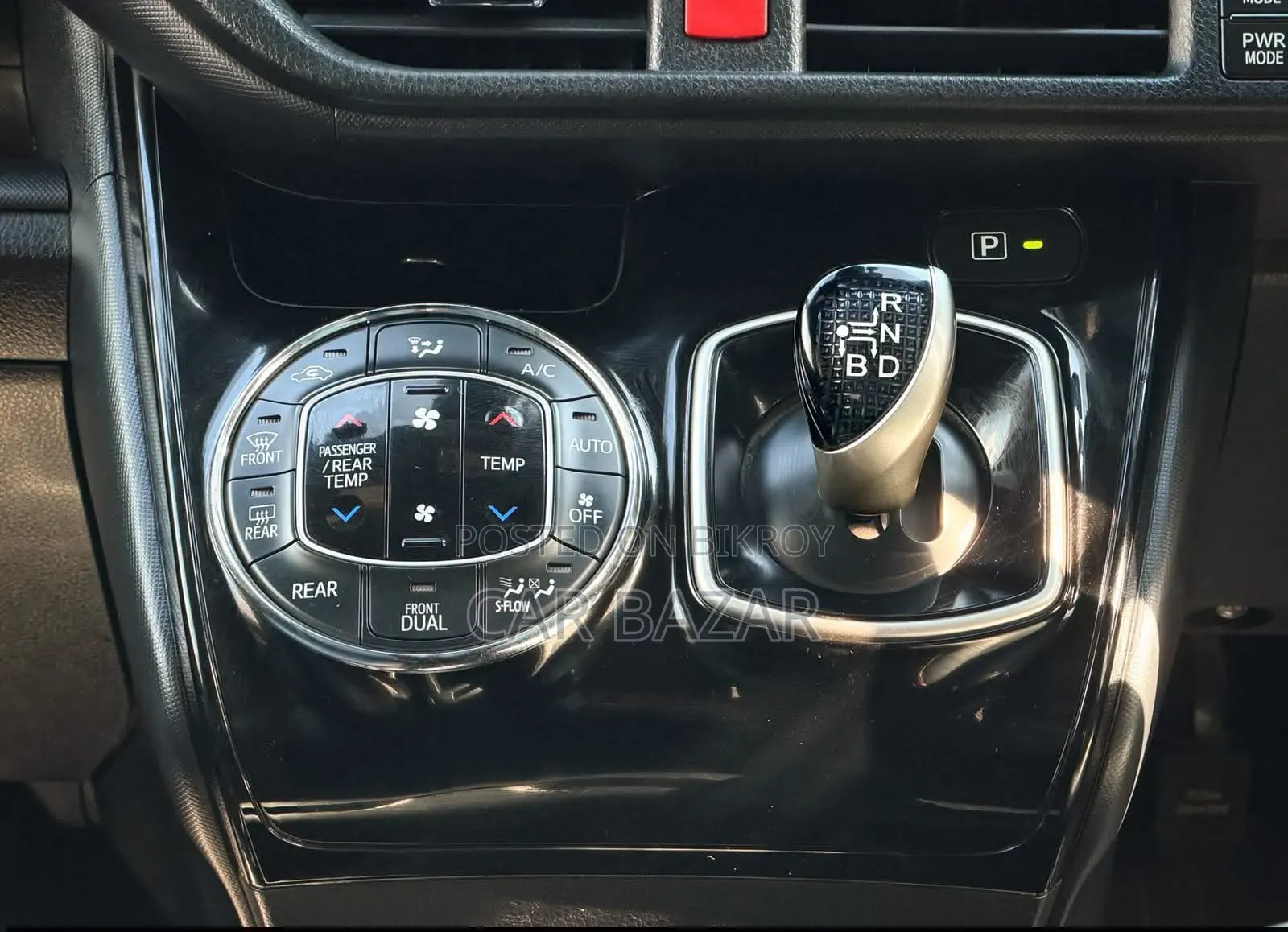 Toyota Noah 1.8 Front Wheel Drive Hybrid (7 Seater) 2021 Pearl