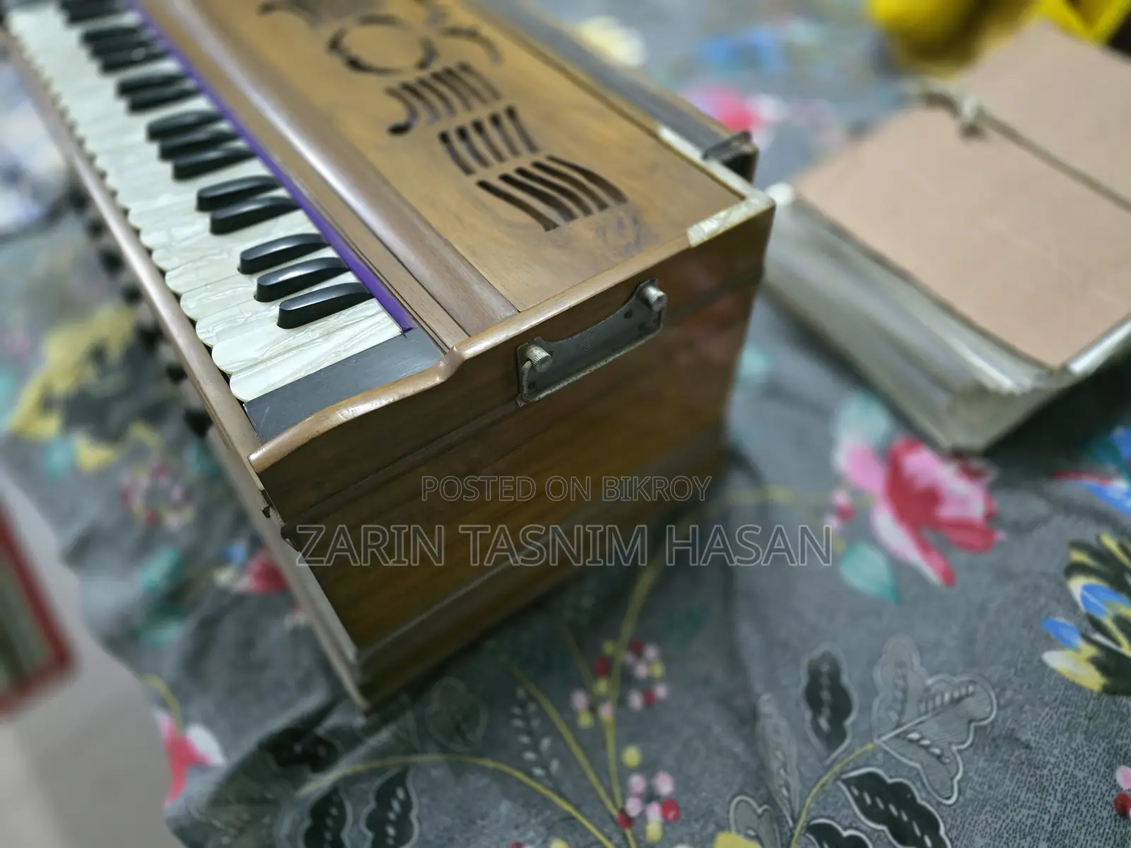 ভিন্টেজ কাঠের পোর্টেবল পাম্প হারমোনিয়াম (কারিগর দ্বারা হস্তনির্মিত)