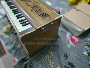 ভিন্টেজ কাঠের পোর্টেবল পাম্প হারমোনিয়াম (কারিগর দ্বারা হস্তনির্মিত)