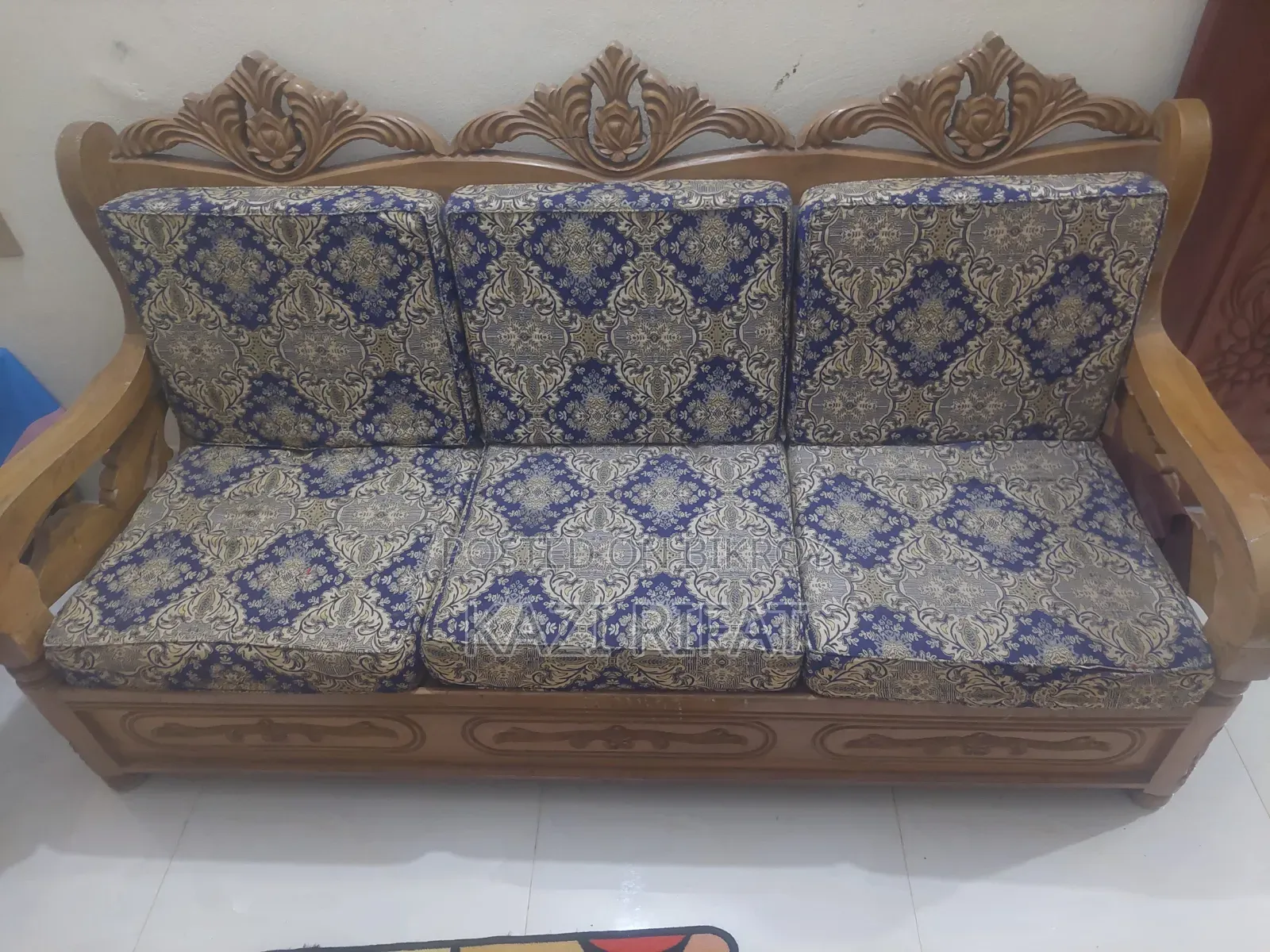 ৫ সিটের কাঠের রয়্যাল ডিজাইনের সোফা সেট বিক্রয়