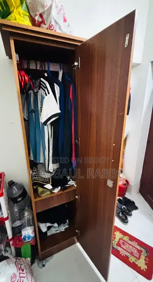 Single Door Wooden Wardrobe / Almirah
