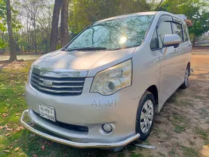 Toyota HiAce 2012 Silver