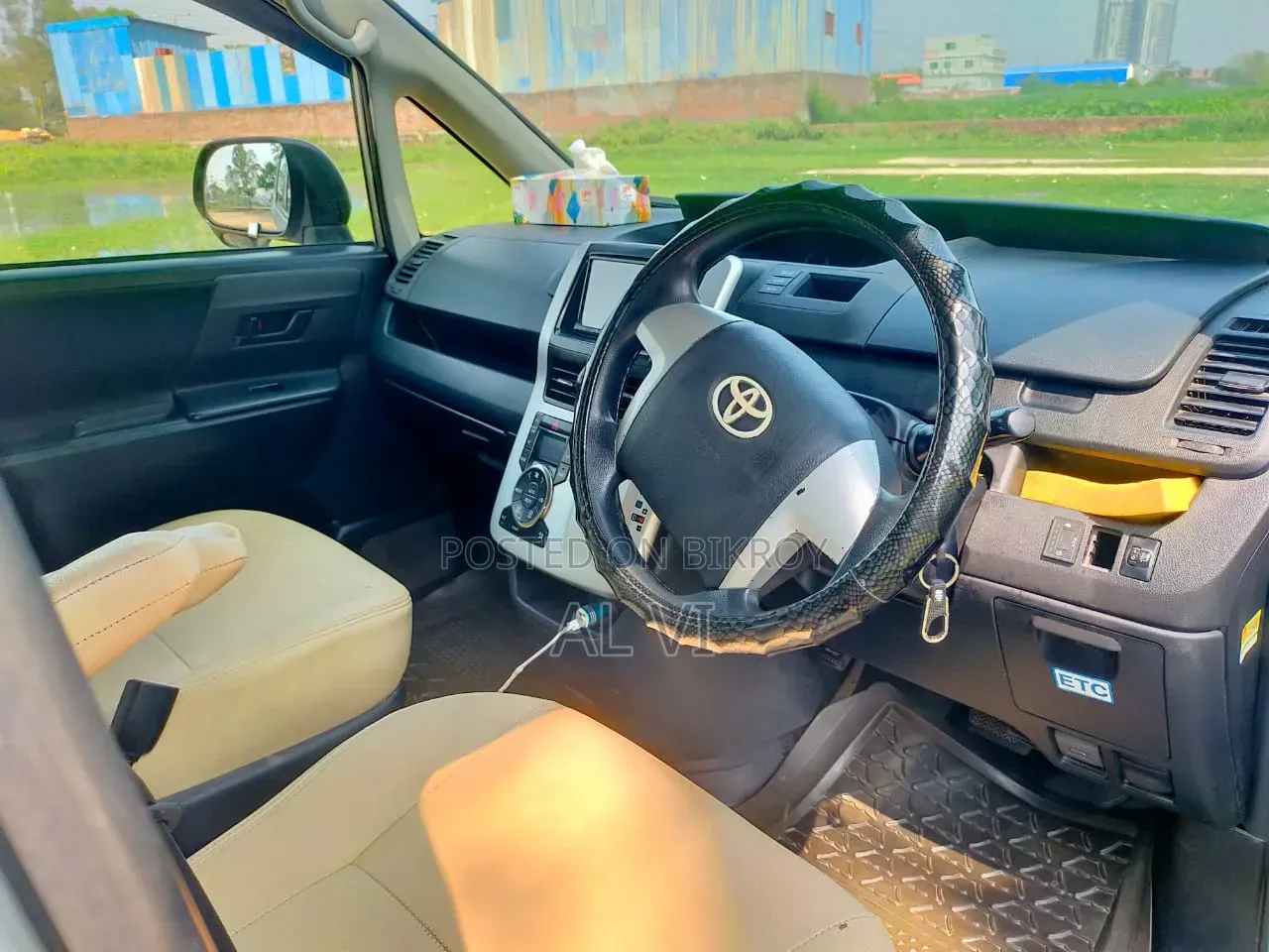 Toyota HiAce 2012 Silver