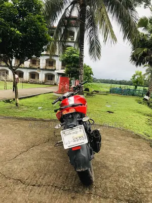 টিভিএস অ্যাপাচি আরটিআর ১৬০ ৪ভি ২০২১ লাল