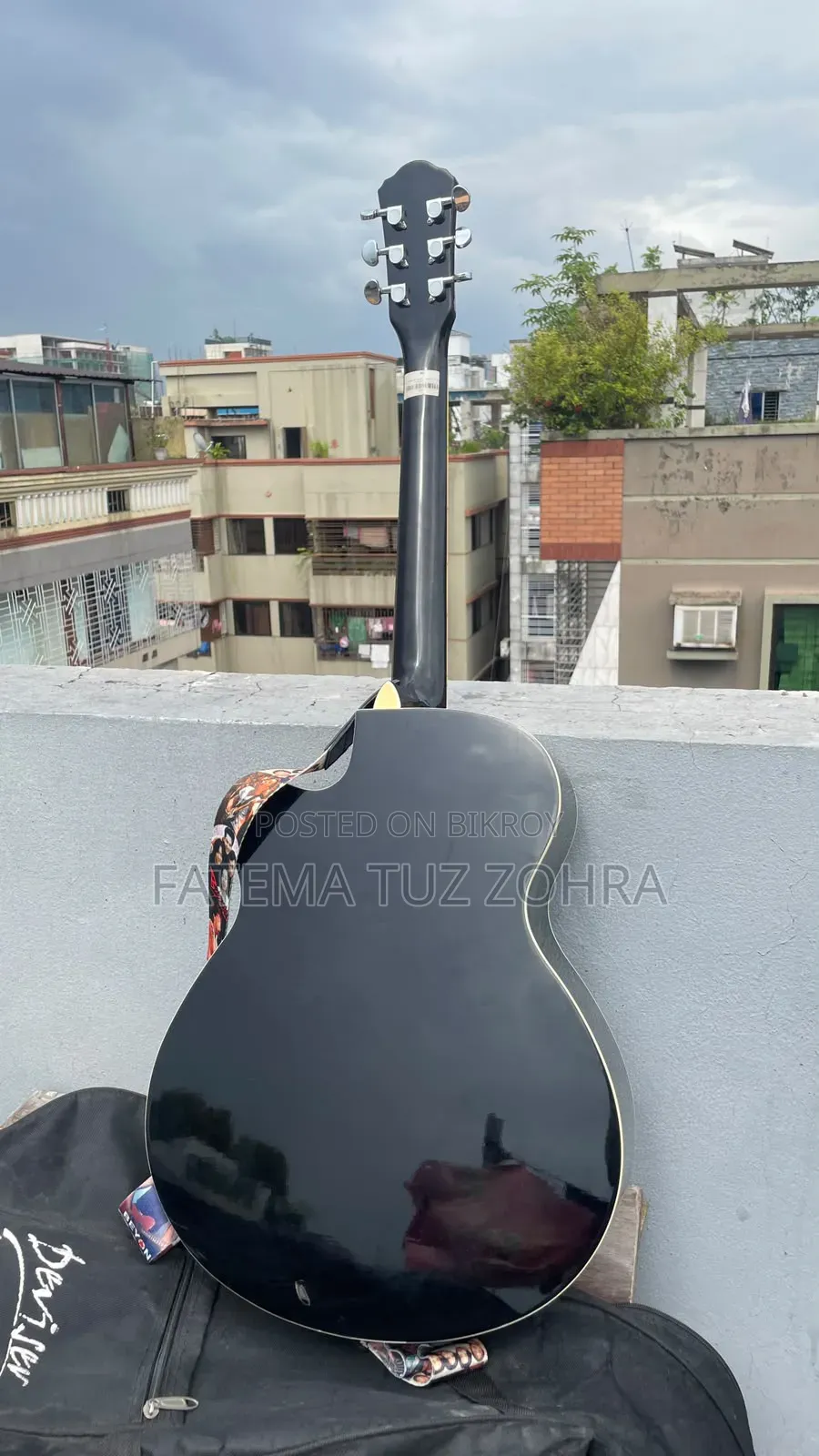 Good Condition Guitar for Sale