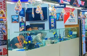 মোবাইল দোকান বিক্রি হবে