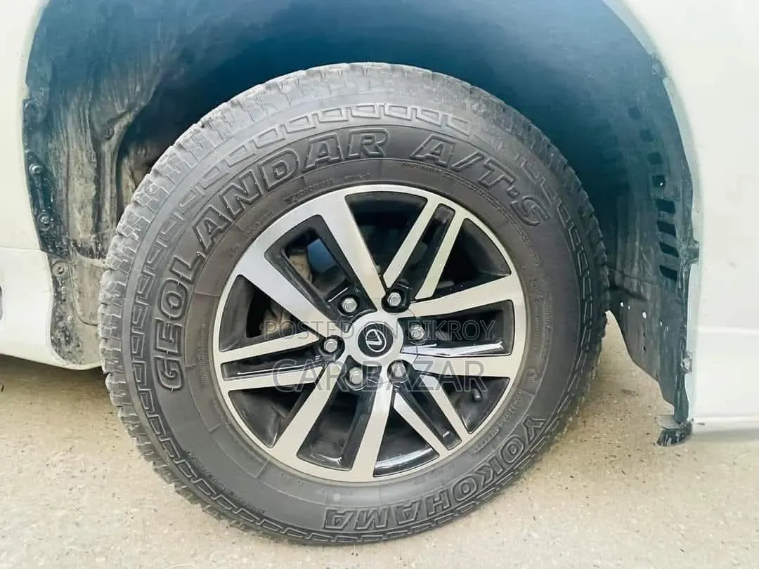 Toyota Land Cruiser Prado 2016 Pearl