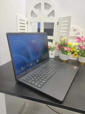 New Laptop Dell 8GB AMD Ryzen 5 SSD 512GB