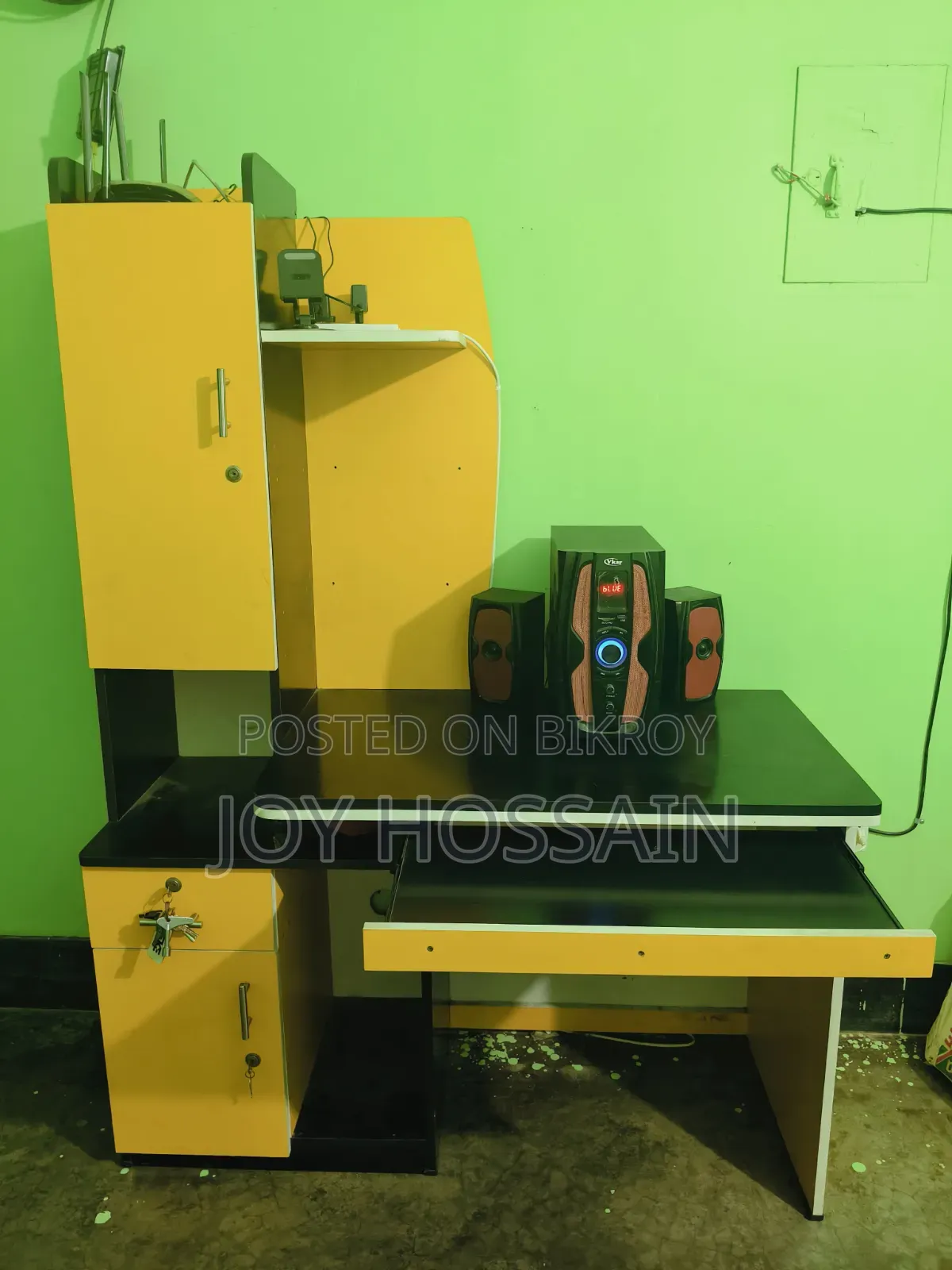 A computer table will be sold