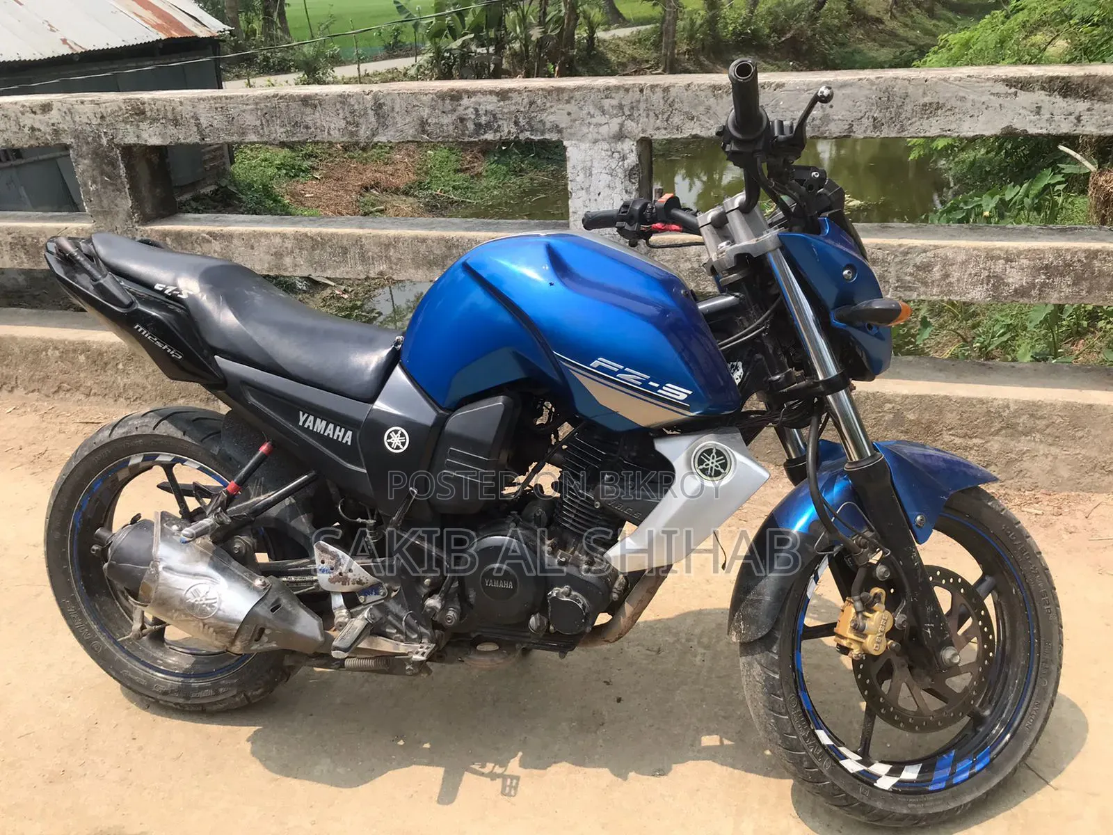 ইয়ামাহা এফজেড ২০১২ নীল
