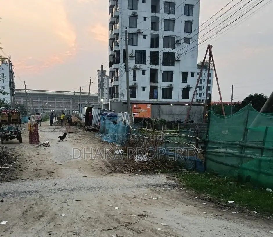 সেক্টর-১৫/এফ-এ ৯ নম্বর এভিনিূর কাছে ৩ কাঠা দক্ষিণমুখী