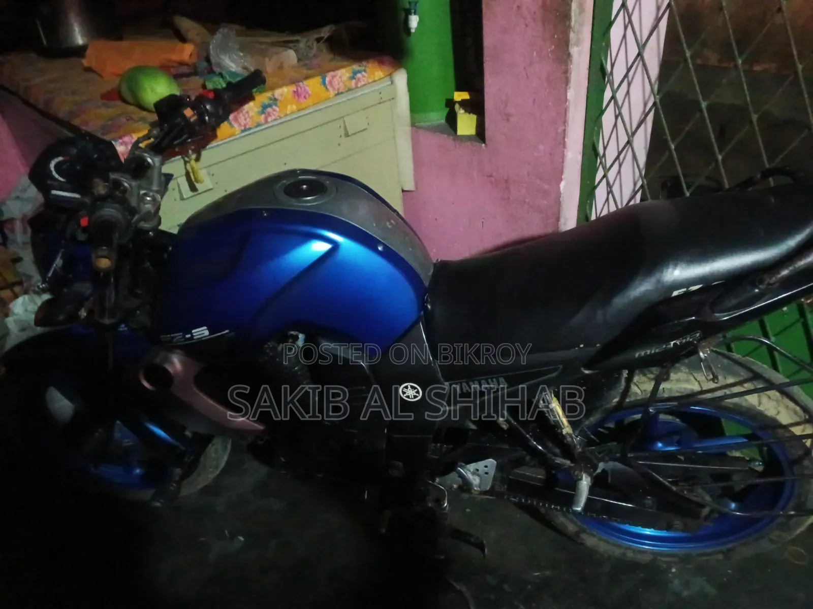 ইয়ামাহা এফজেড ২০১২ নীল