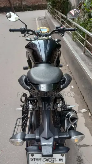 সুজুকি জিক্সার ২০২৩ কালো
