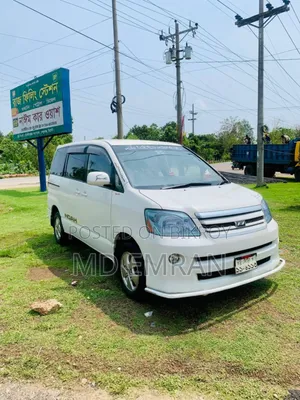 টয়োটা নোয়া ২০০৬ পার্ল