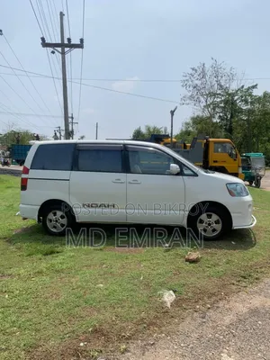 টয়োটা নোয়া ২০০৬ পার্ল