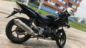 বাজাজ পালসার ২২০ এফ ২০১০ কালো