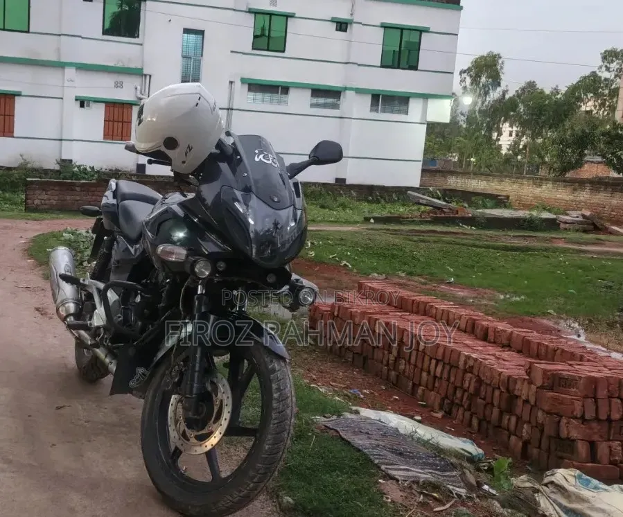 বাজাজ পালসার ২২০ এফ ২০১০ কালো