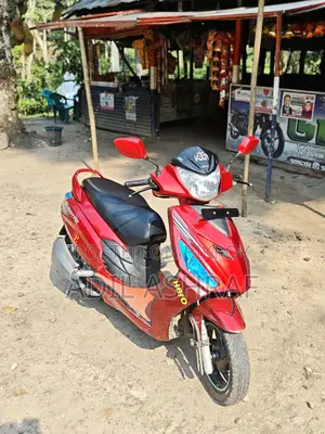 হিরো ম্যাস্ট্রো এজ ১১০ ২০২২ লাল