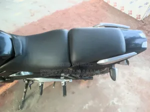 বাজাজ পালসার ২২০ এফ ২০১০ কালো